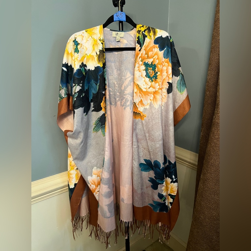 Classic Floral Kimono Wrap - Peach, Teal & Brown Trim‎